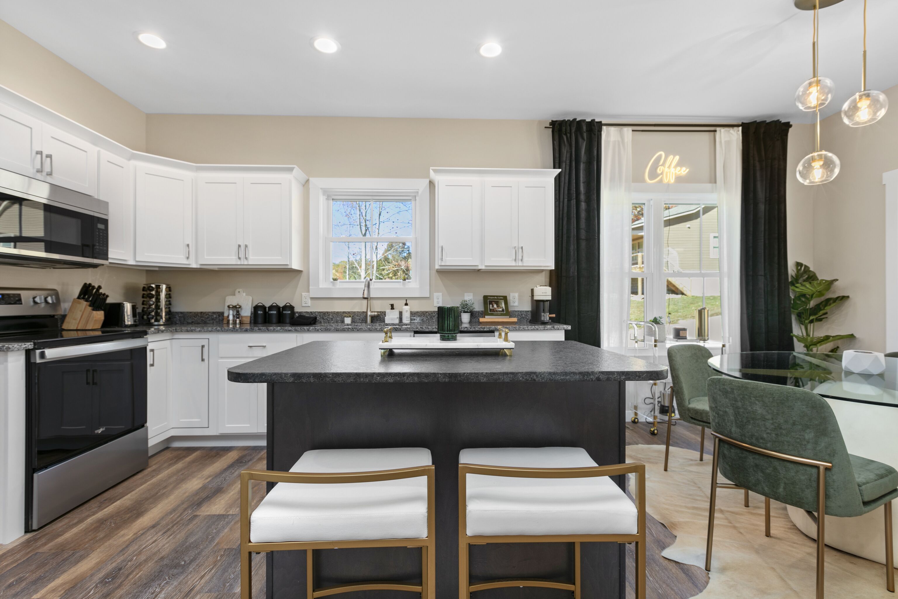 ثلاجة، ميكروويف، فرن، موقد طهي مسطح