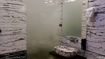 Regadera, regadera con hidromasaje, amenidades de baño gratuitas