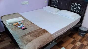 1 chambre, fer et planche à repasser, Wi-Fi, draps fournis