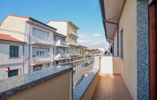 2 bedroom nice home in Viareggio