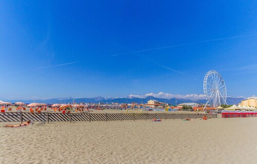 2 bedroom beach front home in Viareggio