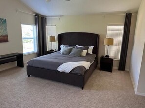 2 bedrooms, WiFi, bed sheets - Luxury 2 bed/2 bath designer home near Brownwood 2 person gas cart (The Villages)