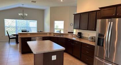 Luxury 2 bed/2 bath designer home near Brownwood 2 person gas cart