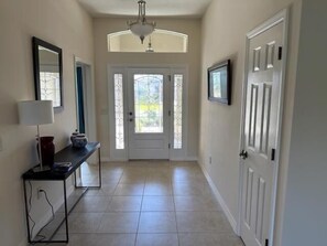 Interior - Luxury 2 bed/2 bath designer home near Brownwood 2 person gas cart (The Villages)