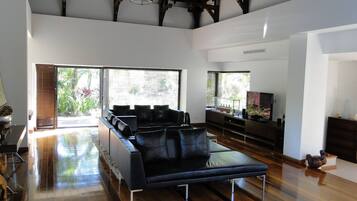 Villa, 4 Bedrooms, Accessible, Smoking | Living area