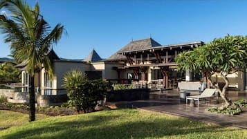 Villa, 4 Bedrooms, Accessible, Smoking | Property grounds