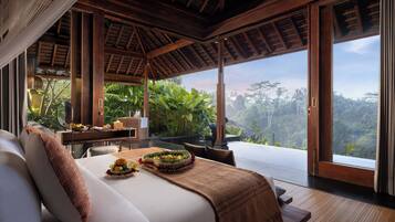 1 bedroom, premium bedding, in-room safe, desk