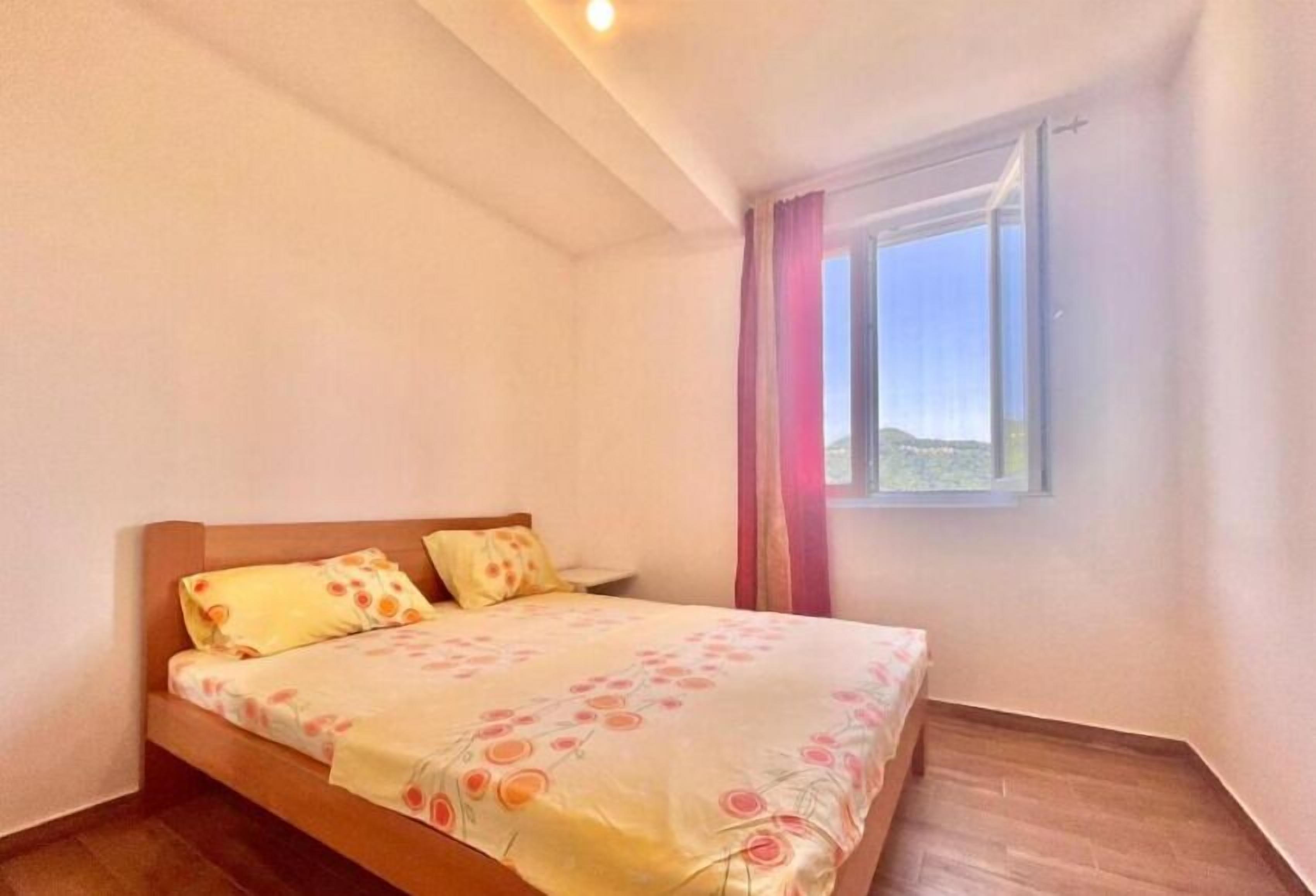 Comfort Apartment | 2 bedrooms, premium bedding, desk, soundproofing