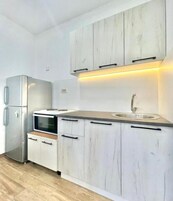 Classic Apartment | Private kitchen | Fridge, stovetop, cookware/dishes/utensils, freezer