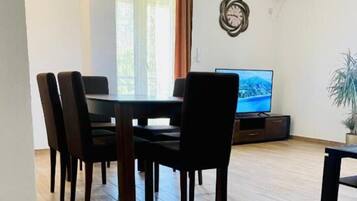 Appartamento Comfort | Area soggiorno | TV LCD 32 pollici con canali via cavo