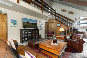 Smart TV, fireplace, ping pong