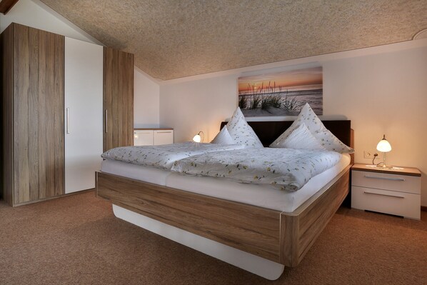 1 bedroom, bed sheets