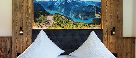 1 bedroom, bed sheets