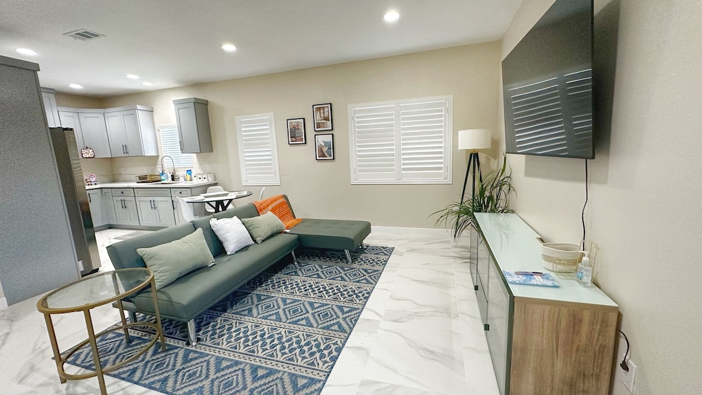Guesthouse Near Anaheim Convention - Garden Grove, CA