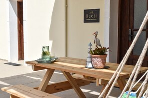 Outdoor dining - Charmy House in Mires, Family property. Parking, Terrace, Fireplace (Mires)