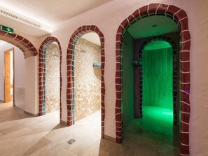 المنشأة من الداخل