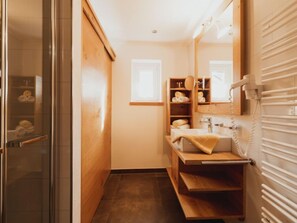 Hårtørrer, håndklæder