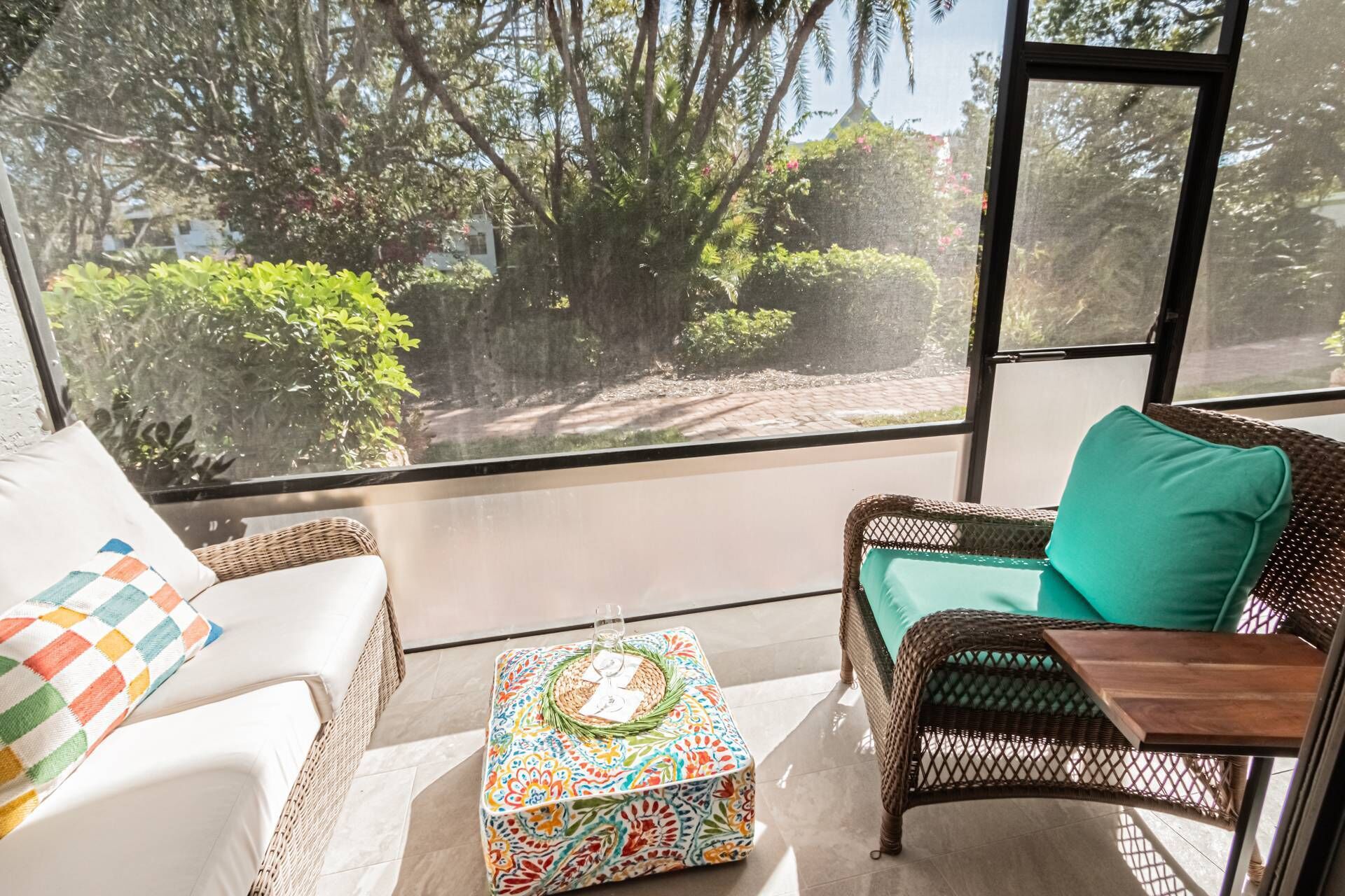 Park Shore Resort-Newly Renovated, 1st floor unit w/primary suite overlooking lanai w/private views