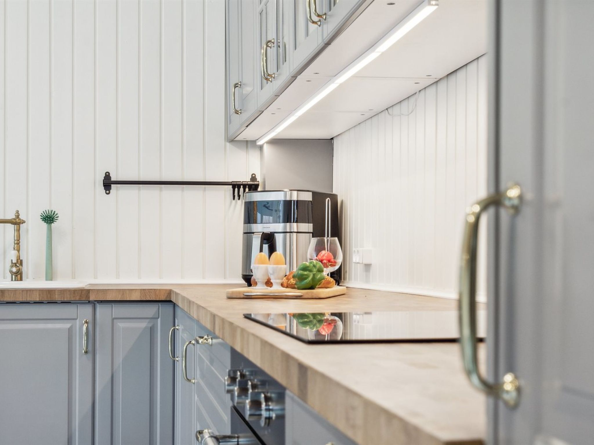 Kühlschrank, Mikrowelle, Ofen, Geschirrspüler