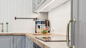 Kühlschrank, Mikrowelle, Ofen, Geschirrspüler