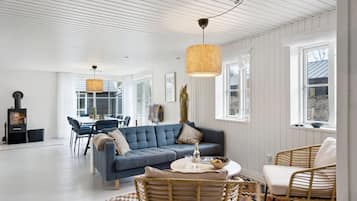 Fernseher, Kamin, Tischfußball