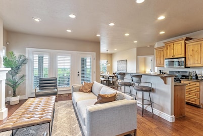 Mountain View Cozy Home / Private Garage / Workspace / Wifi / Peaceful Community