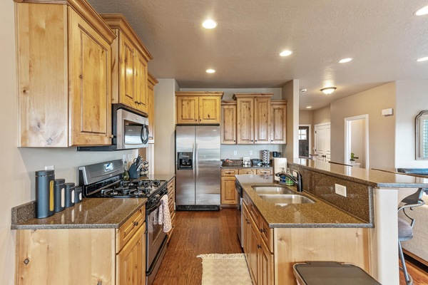 Frigorífic, microones, forn i placa de cuina