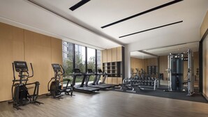 A modern gym with treadmills, elliptical machines, and weightlifting equipment. - Fairfield By Marriott Pujiang (Jinhua)