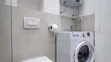 Appartement Exclusif | Salle de bain | Douche, sĂšche-cheveux, serviettes fournies