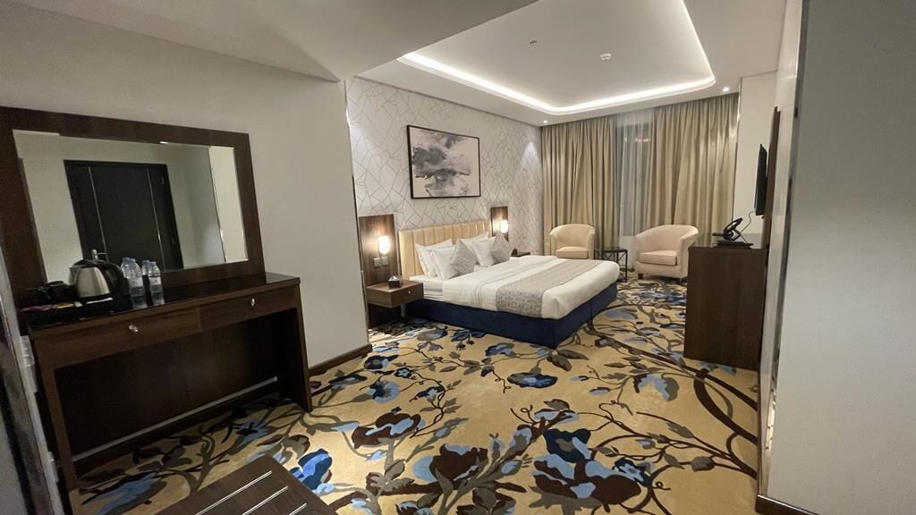 Minibar, in-room safe, free WiFi