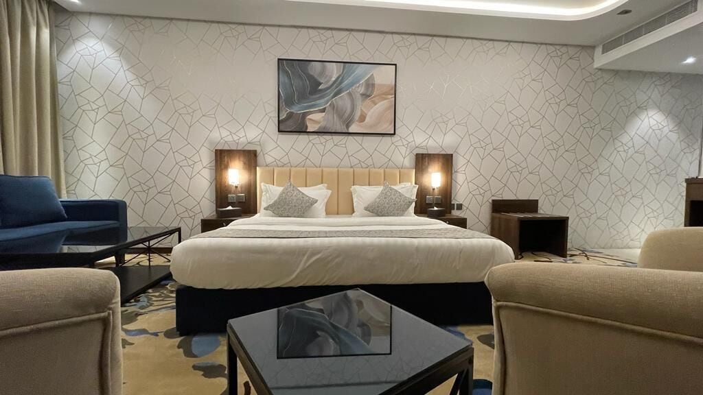 Minibar, in-room safe, free WiFi