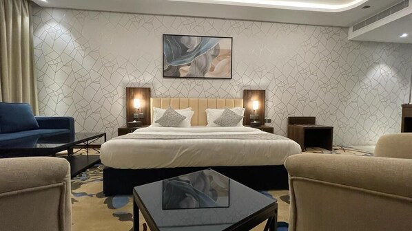 Minibar, in-room safe, free WiFi