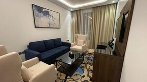 Minibar, in-room safe, free WiFi