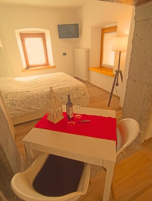 Apartment, 1 Bedroom | Dining