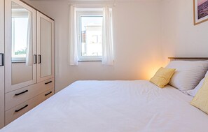 1 bedroom, free WiFi, bed sheets