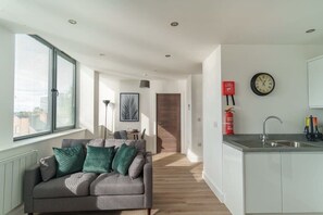 صورة غير مصنفة، 3 من 15، زرّ