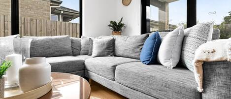 Smart TV, books, stereo