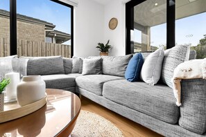 スマートテレビ、書庫、ステレオ