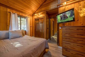 3 Schlafzimmer, Schreibtisch, Bügeleisen/Bügelbrett, Reisekinderbett