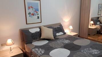 3 bedrooms, iron/ironing board, free WiFi