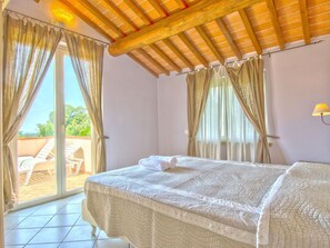 2 Schlafzimmer, Reisekinderbett, kostenloses WLAN, Bettwäsche