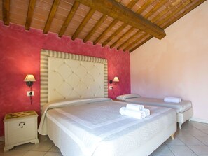 1 bedroom, travel cot, free WiFi, bed sheets