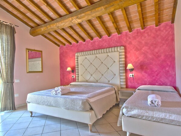 1 chambre, lit parapluie, Wi-Fi gratuit, draps fournis