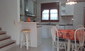 Private kitchen - Villa Anatma Avec Piscine Privee, 8 Personnes, Climatisation, Wifi, 350m Plage (L'AMETLLA DE MAR)