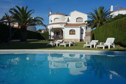 Villa Anatma Avec Piscine Privee, 8 Personnes, Climatisation, Wifi, 350m Plage