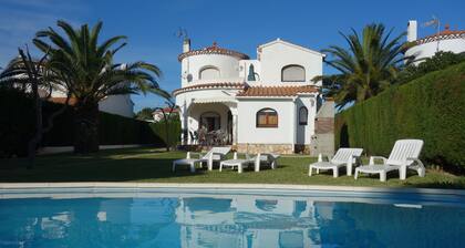 Villa Anatma Avec Piscine Privee, 8 Personnes, Climatisation, Wifi, 350m Plage