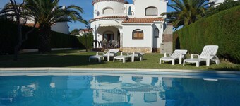 Villa Anatma Avec Piscine Privee, 8 Personnes, Climatisation, Wifi, 350m Plage