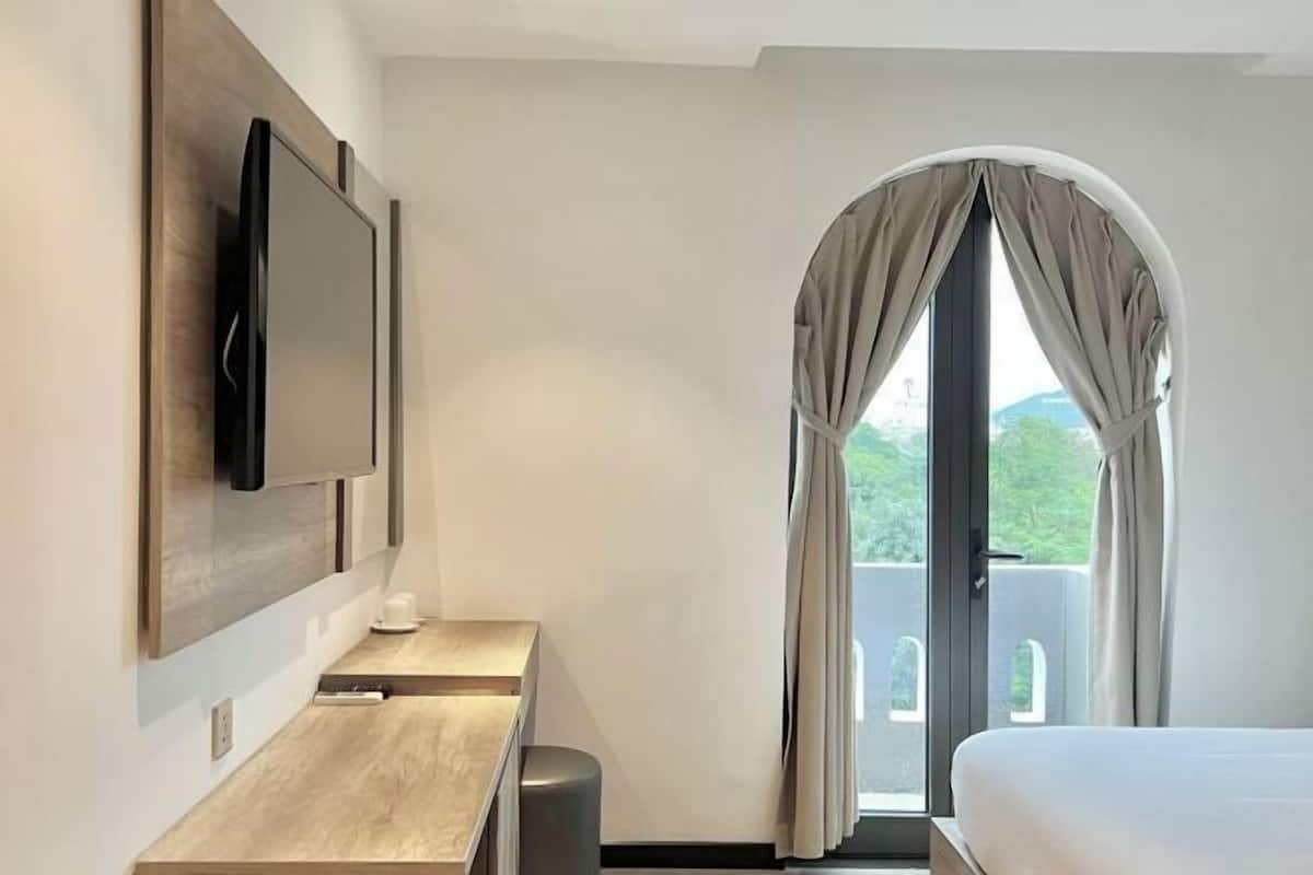 1 bedroom, desk, free WiFi, wheelchair access