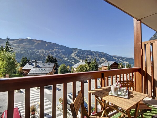 Outdoor dining - Renovated apartment near slopes, balcony and shops (Méribel)