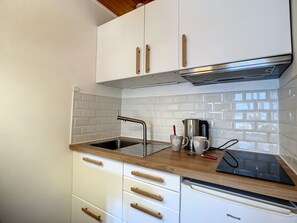 Fridge, microwave, stovetop, toaster